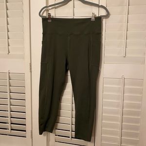EUC Bally Capri leggings